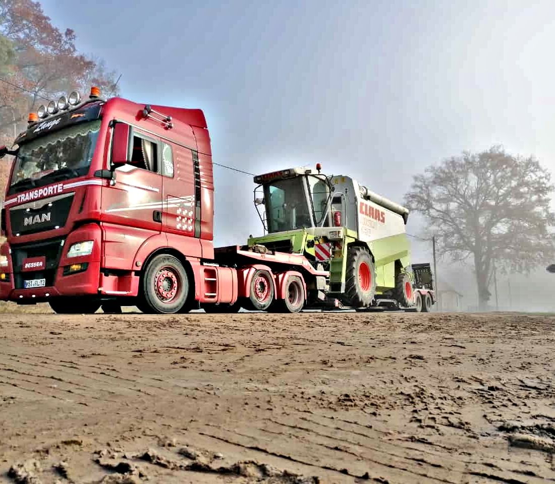 Landmaschinentransport, Tiefbett, Mähdreschertransporte, Spezialtransport