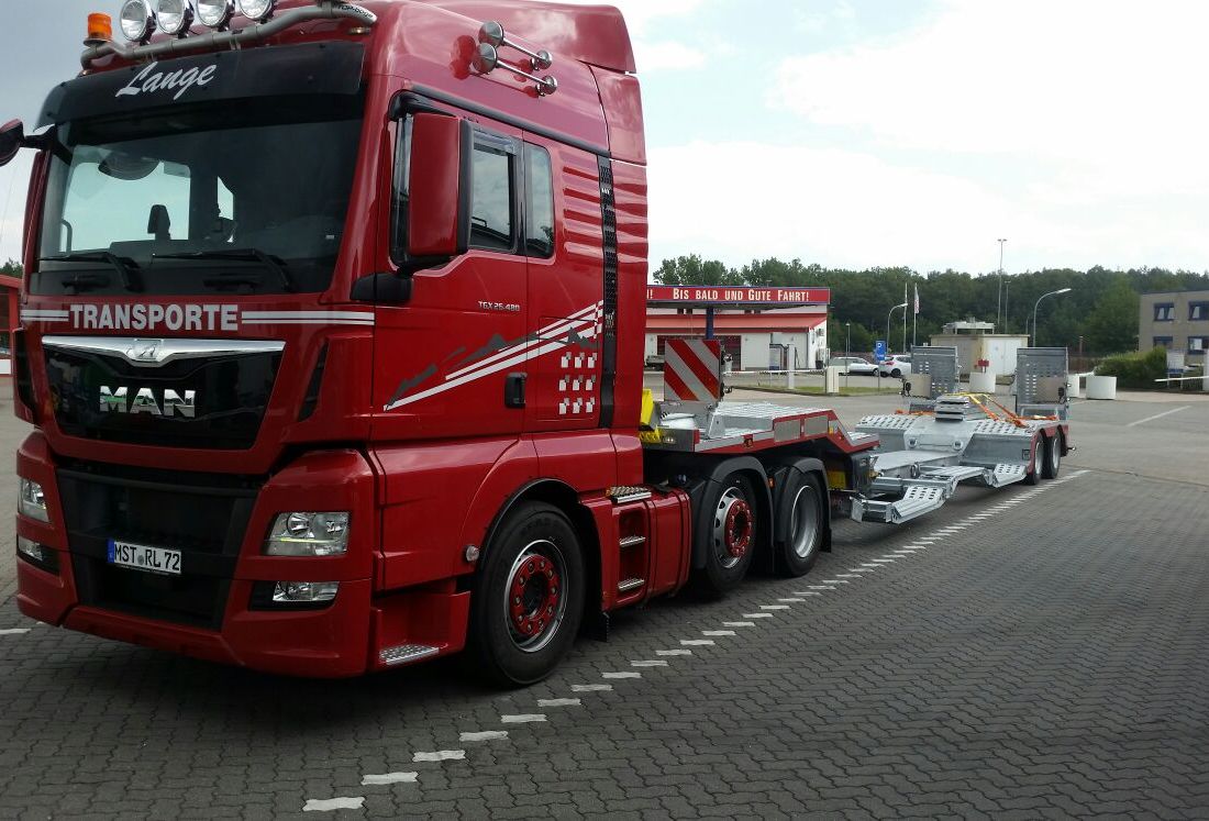 Tiefbett Landmaschinentransport